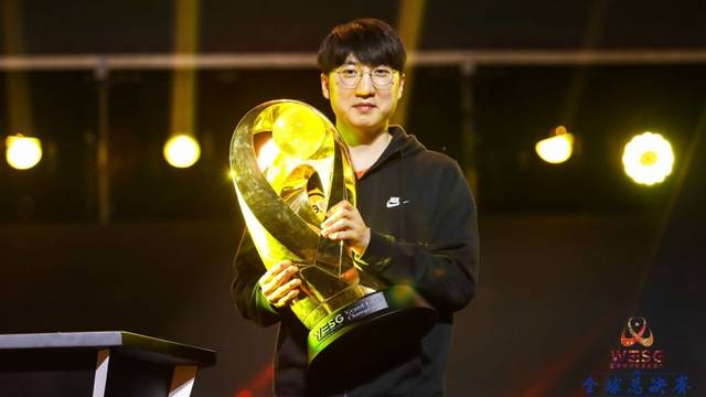 禁区前的威 禁区前的威