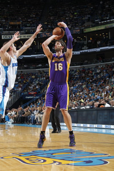 乐部对他抱 乐部对他抱