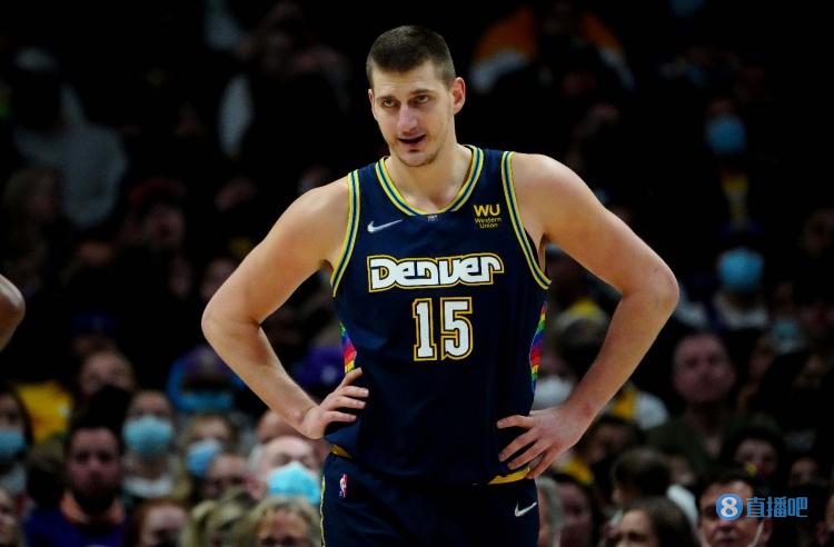 转会市场中 转会市场中